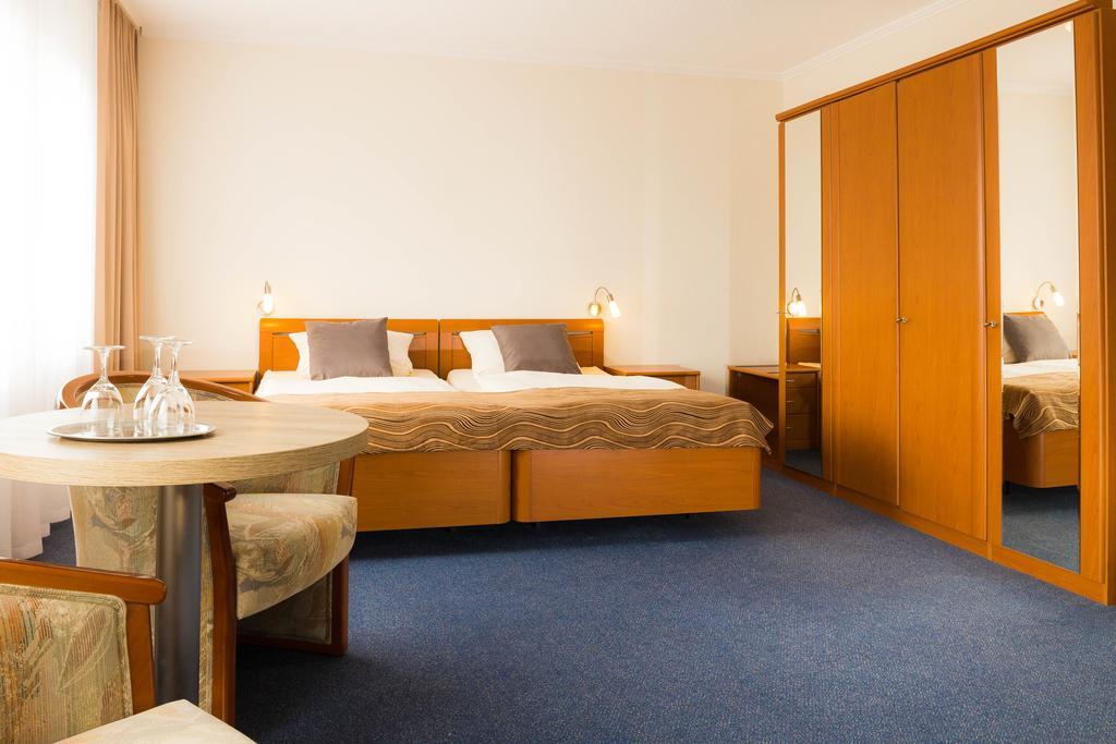 Strand Hotel Nordsee, Hotel Deichlaeufer Tossens Exterior foto